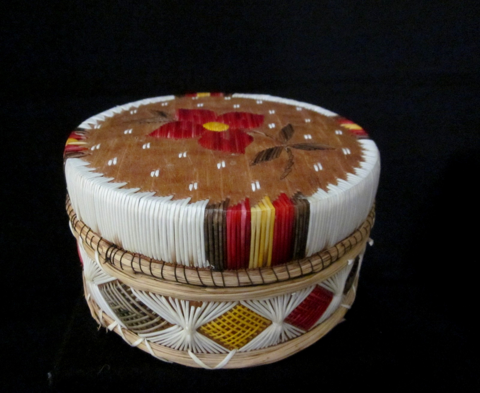 Native American Porcupine Quill Birch Bark Lidded Box Flower/Diamond Edge Work