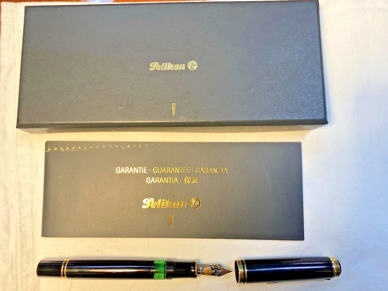 Pelikan M800 Resin Fountain Pen Black Gold Trim Medium Gold Nib with Box