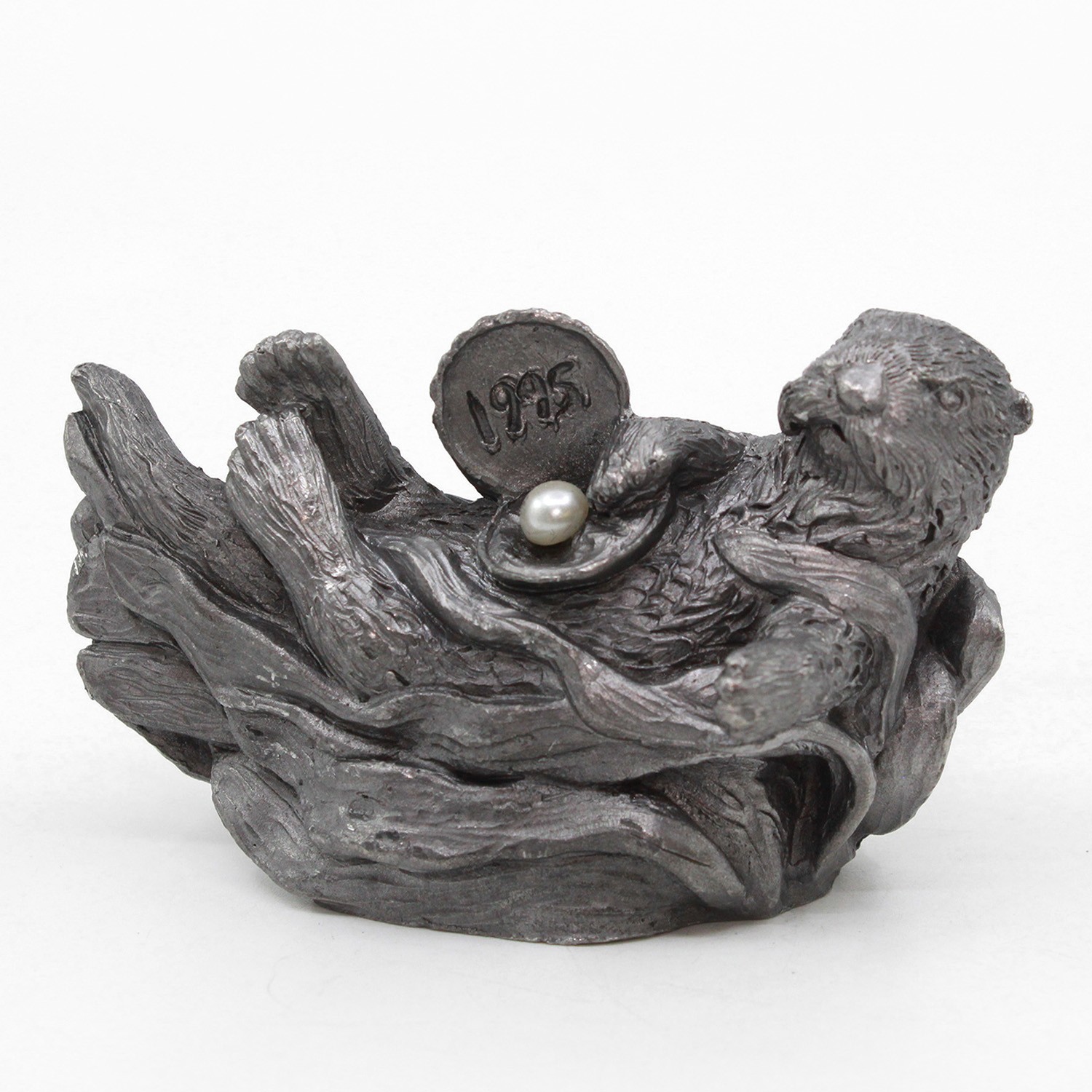 Michael Ricker PEWTER 1995 Sea Otter with Pearl 3.5\