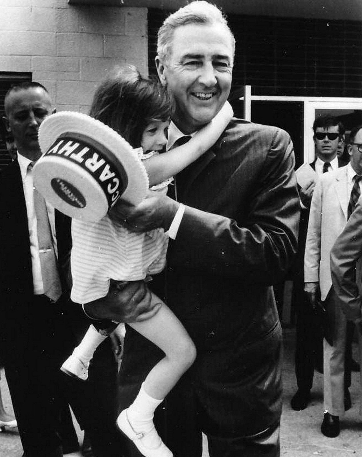 1968 Candidate GENE McCARTHY  & Young Supporter in Richmond Airport PHOTO (180-h