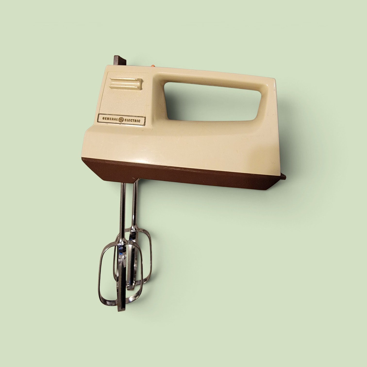 Vintage Collectible General Electric (GE) 3-Speed Hand Mixer – Coffee & Almond