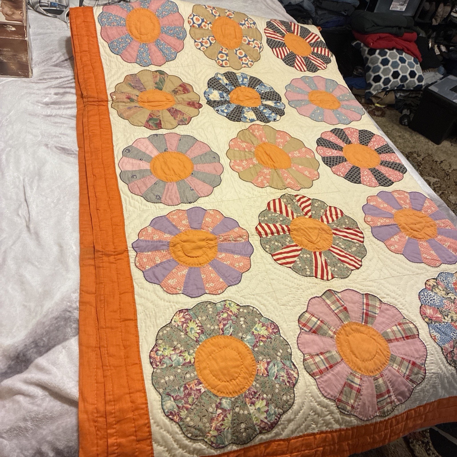 Vintage Handmade DRESDEN PLATE QUILT 82X68 Great Condition
