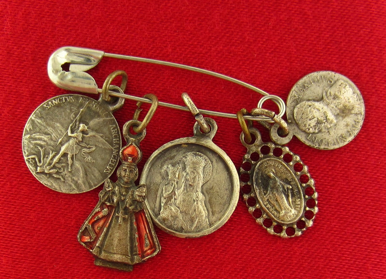5 Vintage Mini Medals MARY SAINT MICHAEL INFANT OF PRAGUE Catholic Medals MINI 5 Vintage Mini Medals MARY SAINT MICHAEL INFANT OF PRAGUE Catholic Medals MINI