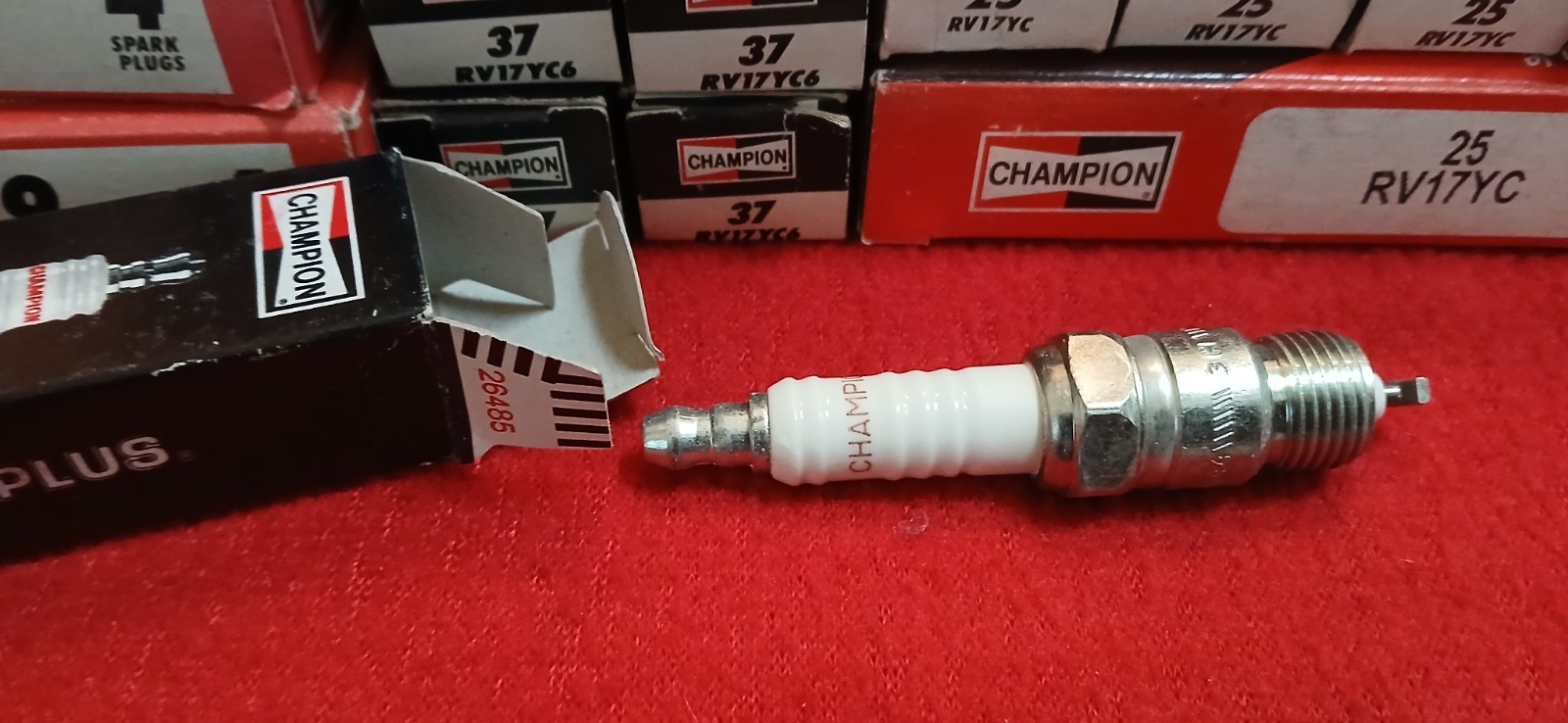 25 NOS PONTIAC 350 400 455 HO SUPER DUTY FIREBIRD FORMULA TRANS AM SPARK PLUGS