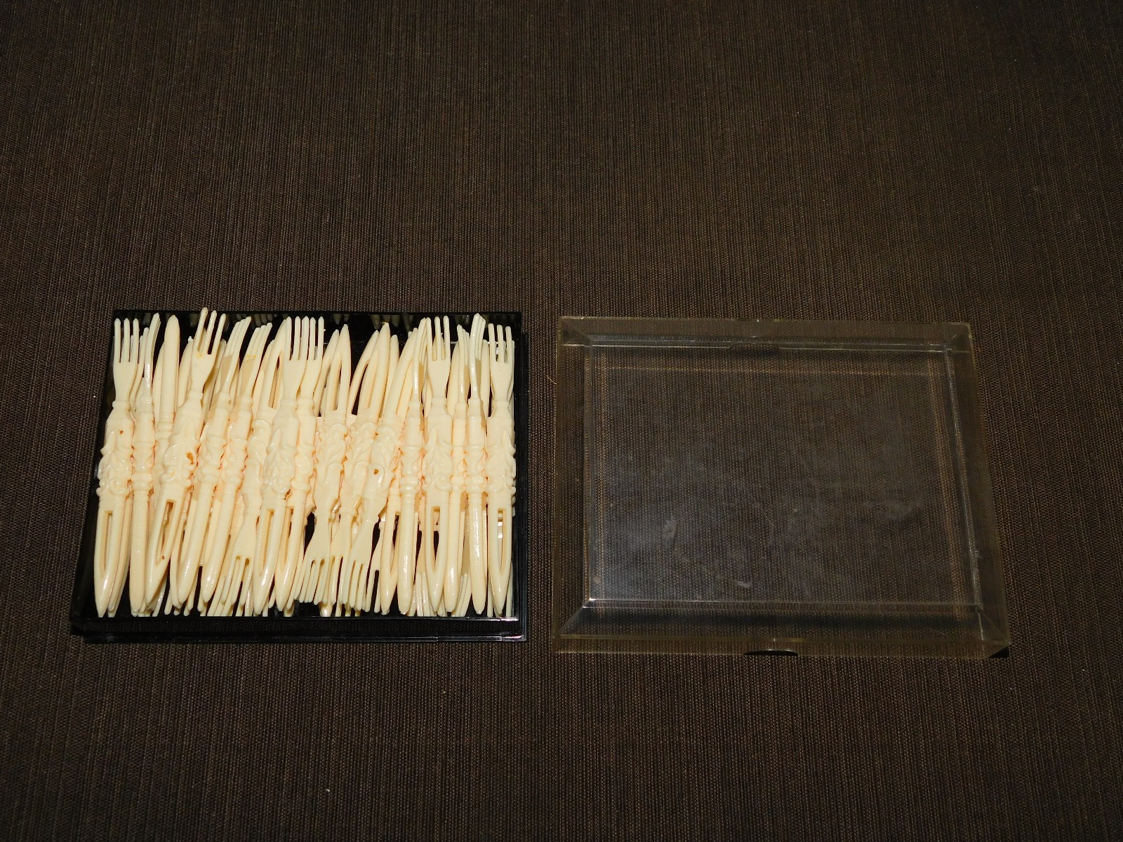VINTAGE FOOD TABLEWARE 42  3 3/8