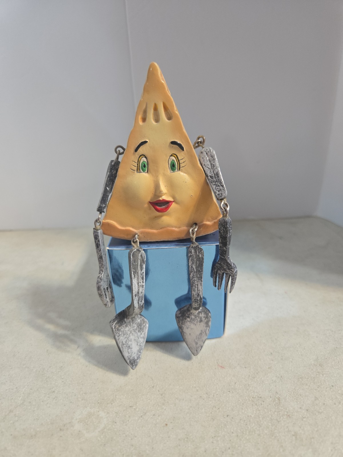 WMG Anthropomorphic Shelf Sitter Apple Pie Food Dessert Silverware Figurine