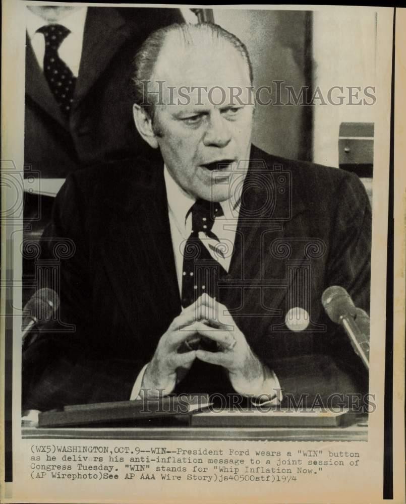 1974 Press Photo Pres. Ford wears a 