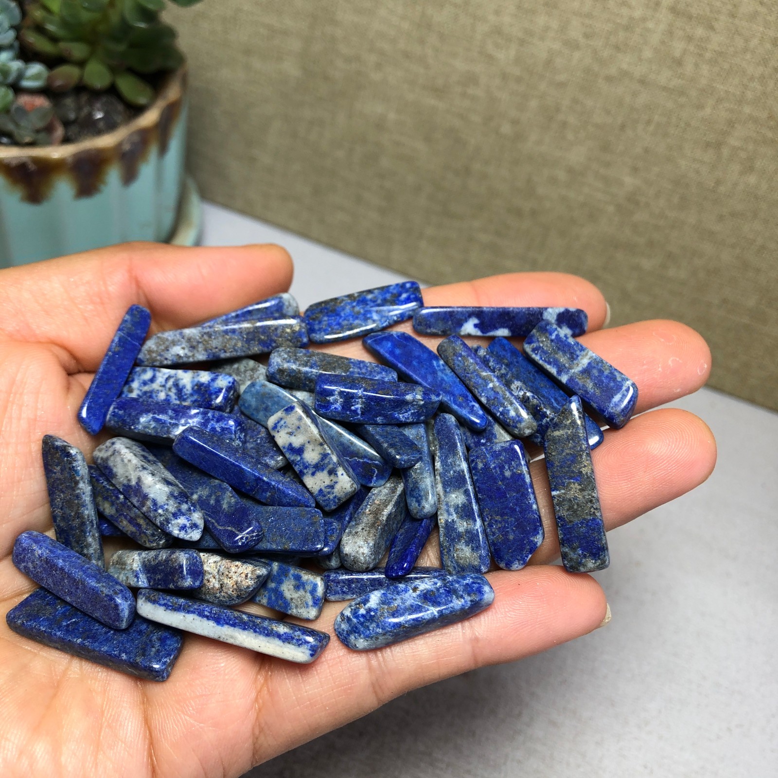 50+pcs Natural Lapis lazuli semi-precious stone Crystal specimens 85g A5431