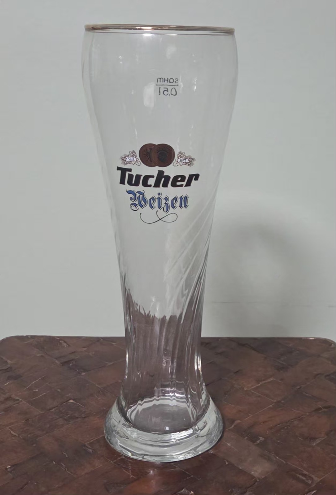 Vintage Tucher Weizen German Beer Glass Gold Rim 0.5 Liter Vintage Tucher Weizen German Beer Glass Gold Rim 0.5 Liter