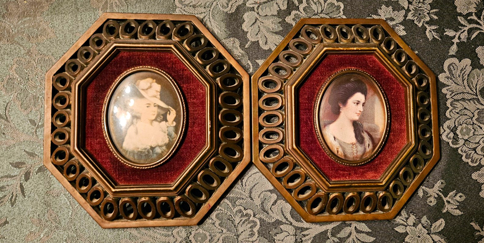 Vintage Cameo Creations Ornate Octagon Wall Portraits 8in Red Velvet Oval