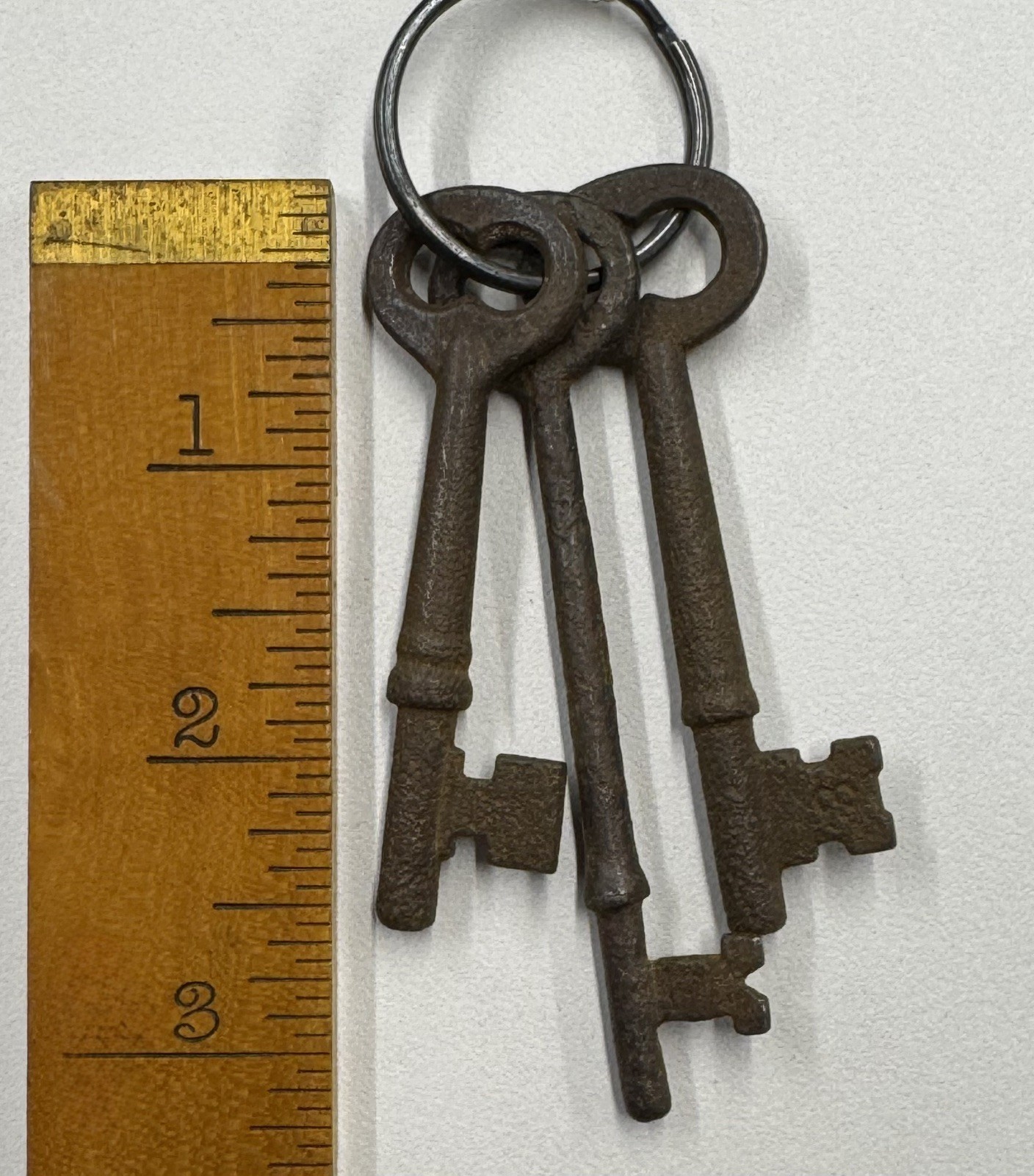 🌿 🗝️ Vintage Solid Metal Skeleton Keys , Rusty Antique Hardware Lot 🌿 🗝️ Vintage Solid Metal Skeleton Keys , Rusty Antique Hardware Lot