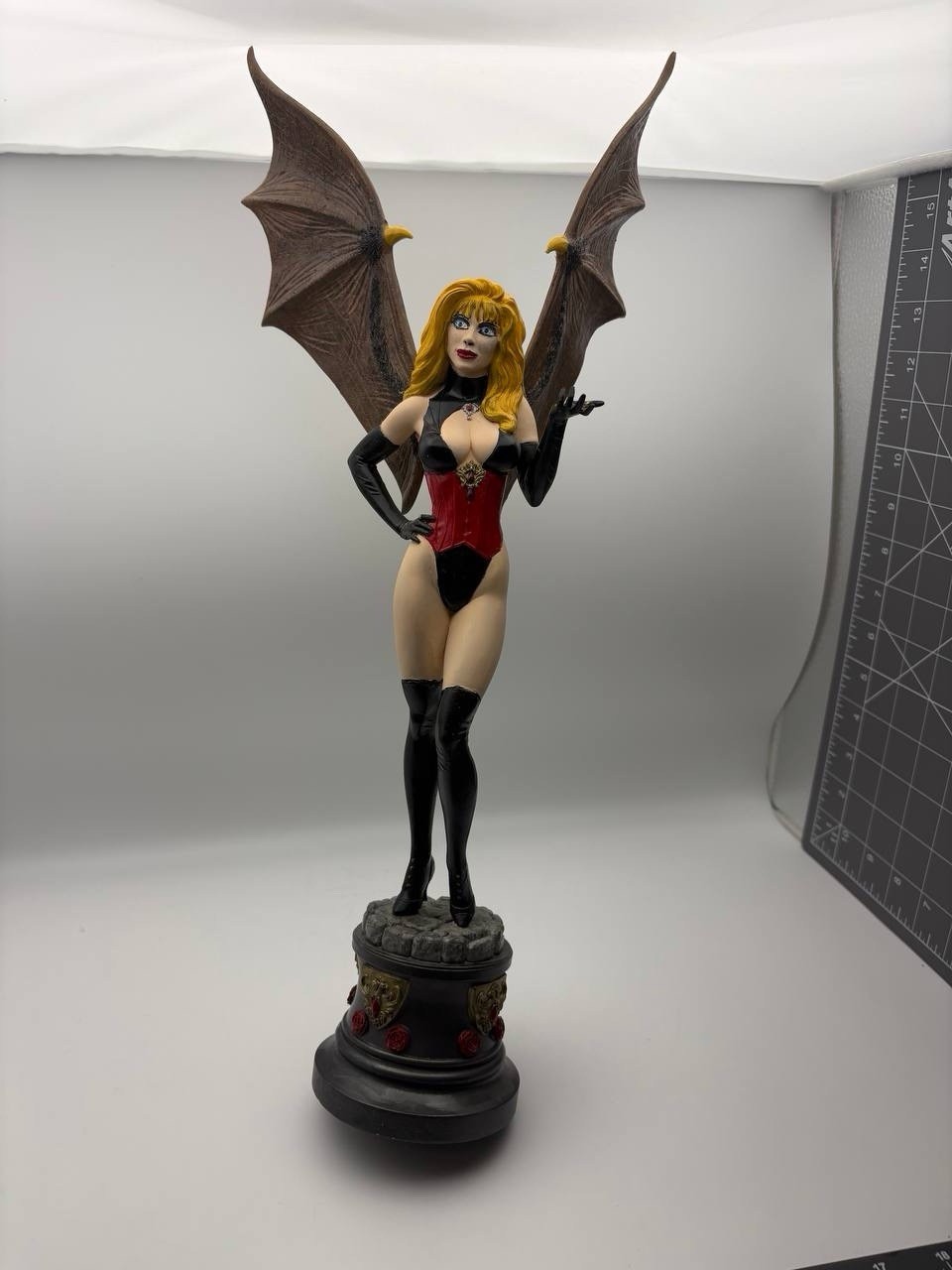 Solarwind KARNSTEIN Chastity Vampire Demon Bat Wings Gothic Resin Figure Rare