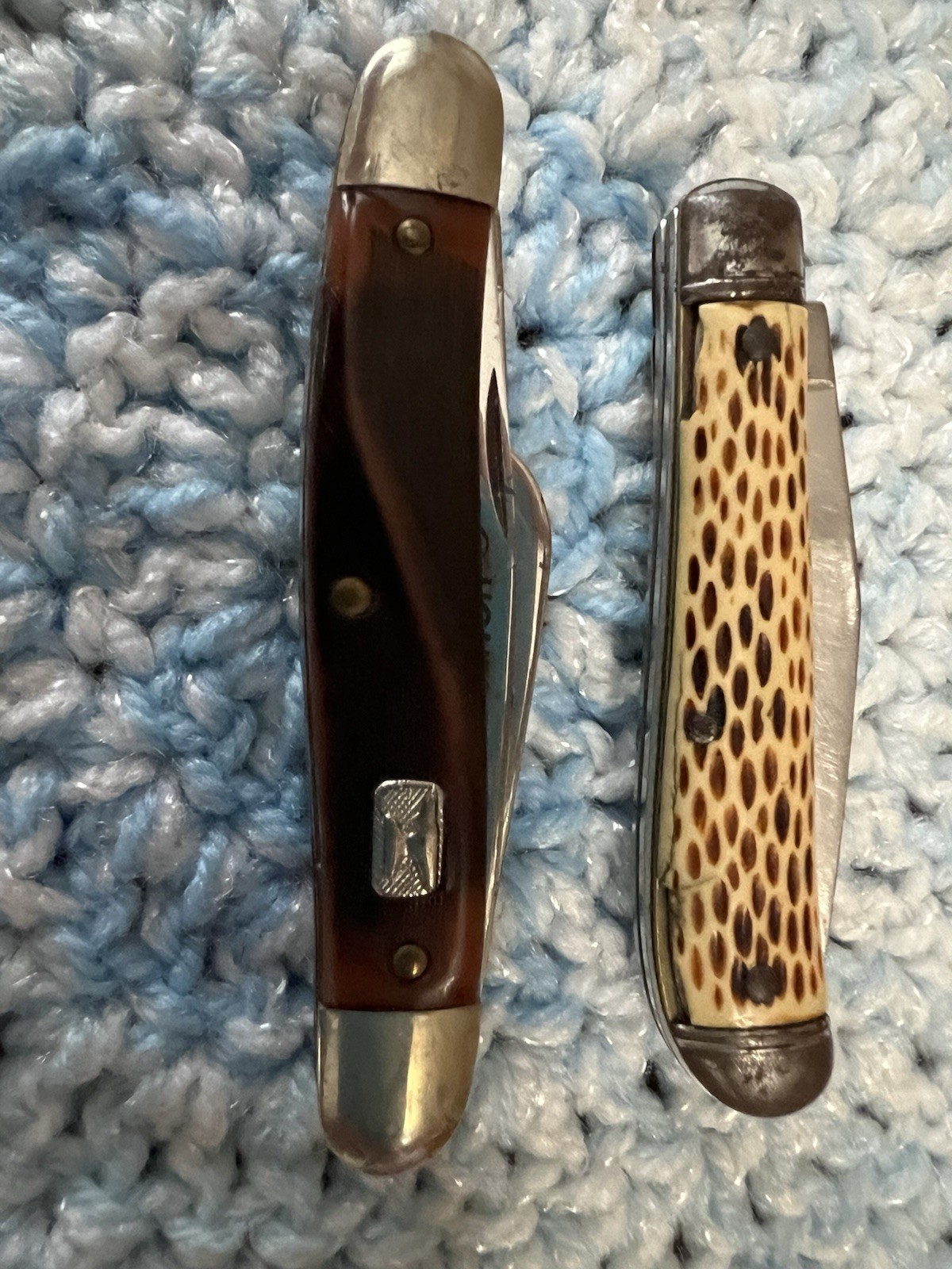 TWO VINTAGE POCKET KNIVES ROPER (?) AND COLONIAL ANVIL
