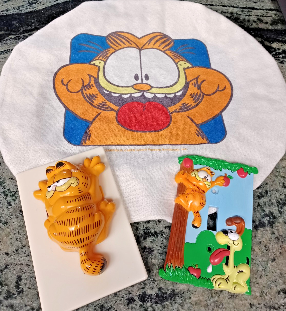 2 Vtg Garfield Cat Off The Wall Light Switch Plate Cover claw +Odie +wheely Lot 2 Vtg Garfield Cat Off The Wall Light Switch Plate Cover claw +Odie +wheely Lot
