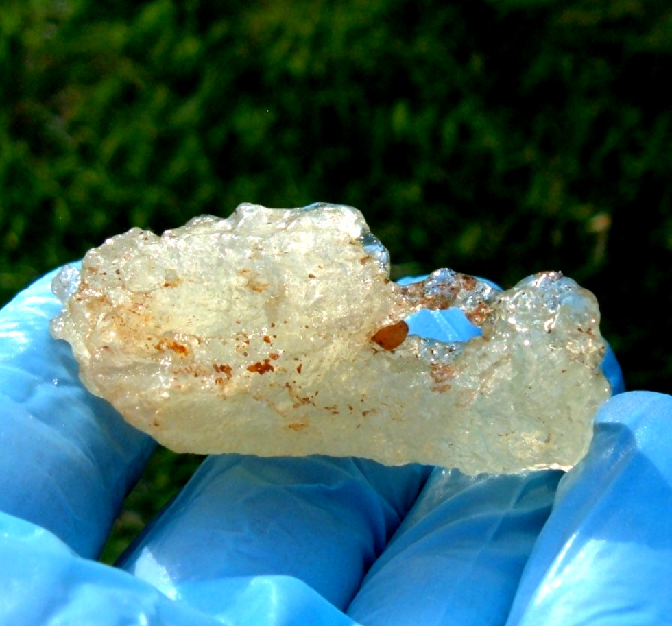 Libyan Desert Glass Meteorite Tektite impact specimen( 137 crt) Natural Hole