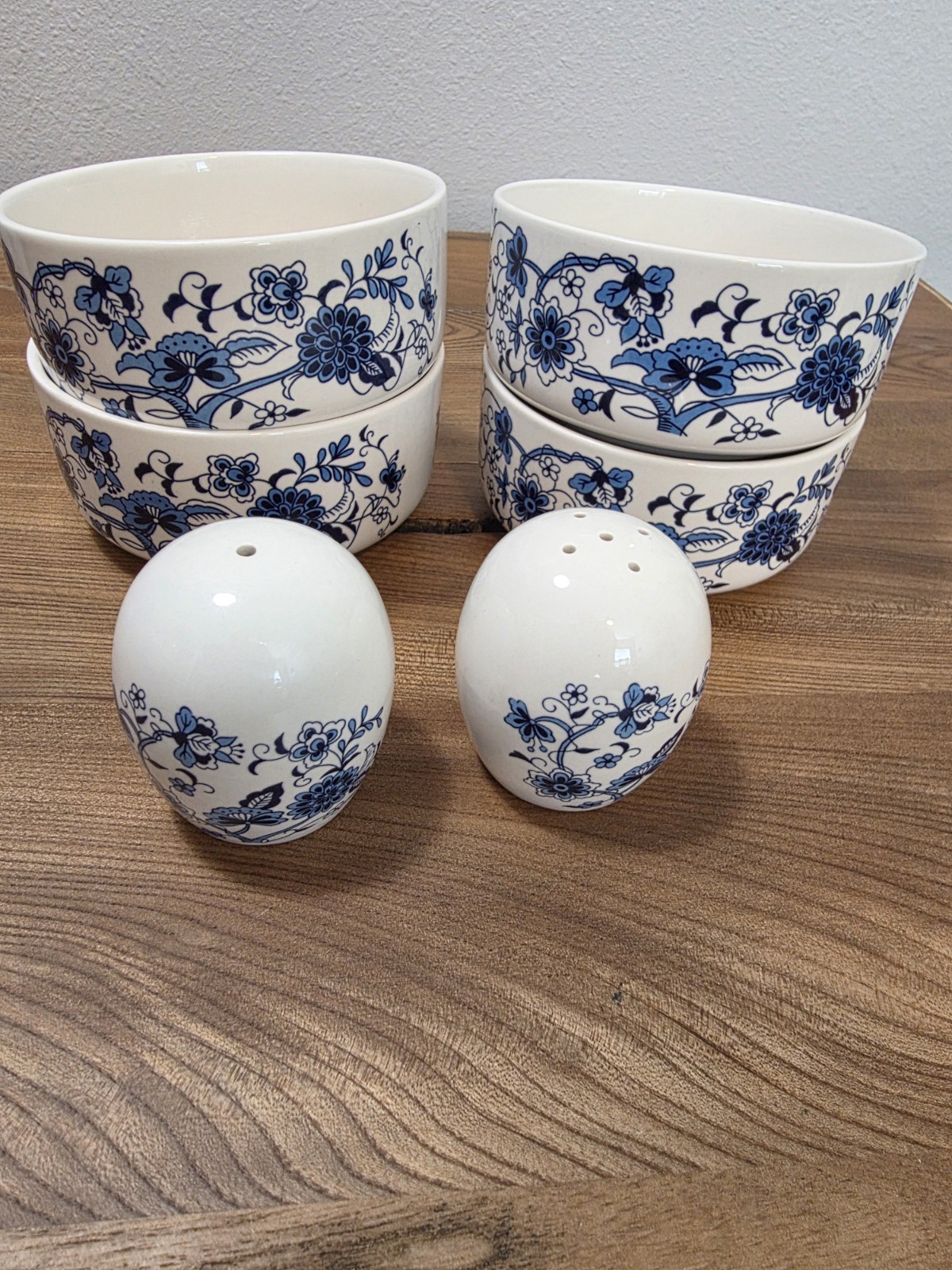 Vintage FW Woolworth Stores Wow1 Pattern Bowls, S&P Shakers, Matching, Porcelain Vintage FW Woolworth Stores Wow1 Pattern Bowls, S&P Shakers, Matching, Porcelain