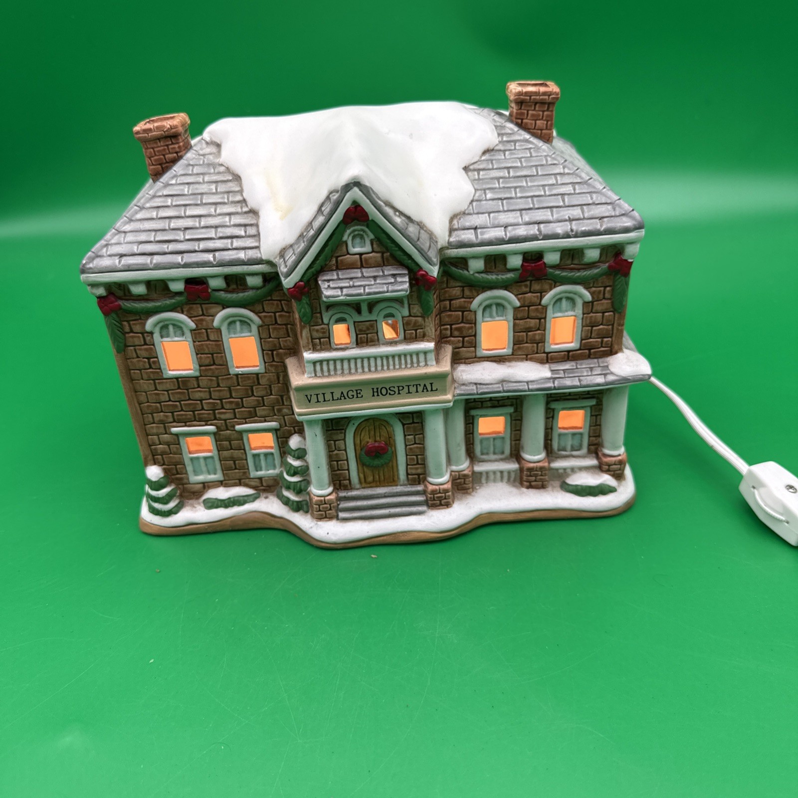 Vtg Lefton Porcelain Christmas Village Hospital Lighted Hand Painted