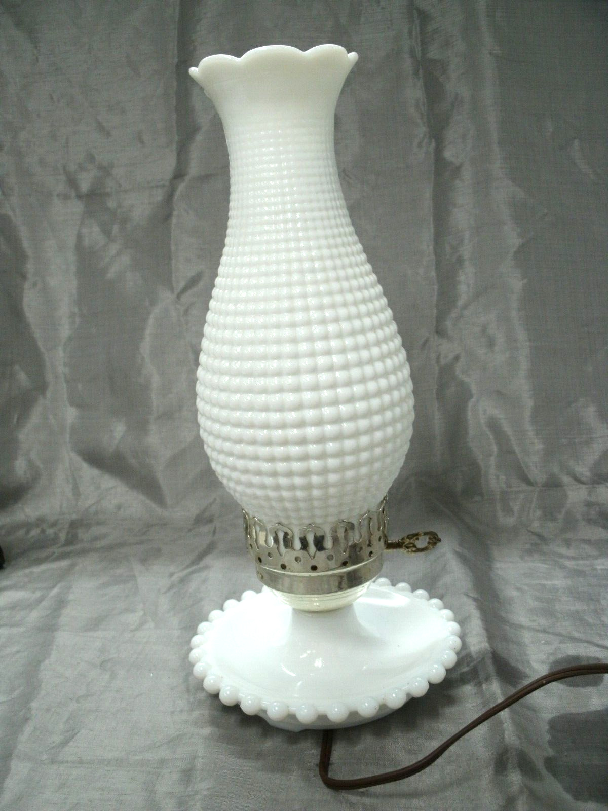 Vtg Candlewick Base White Milk Glass Electric Lamp Table CornCob Shade Bedroom 2