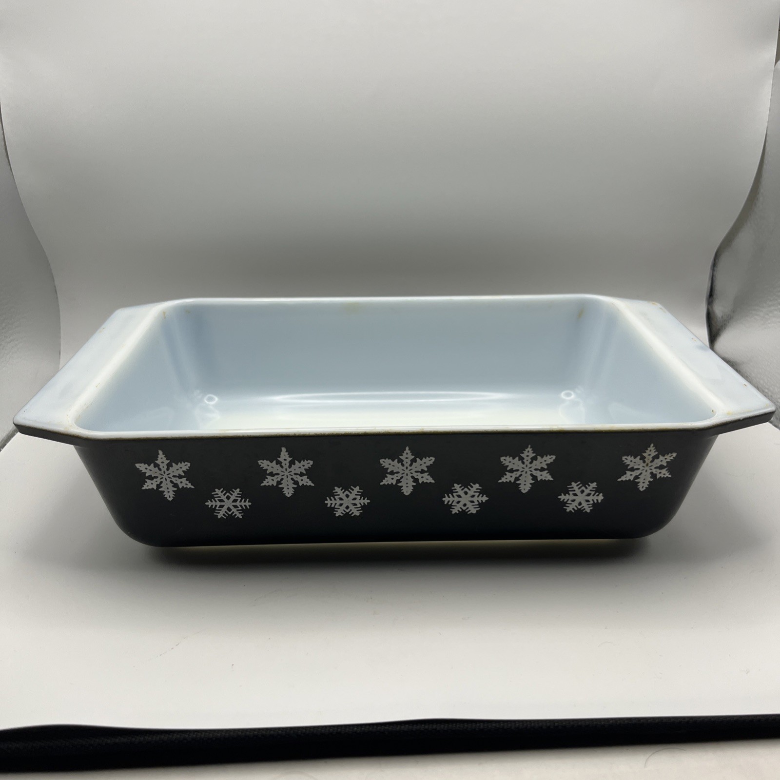 Vintage Pyrex Casserole Dish Black Snowflake Pattern 2 Qt. Dish 575-B Vintage Pyrex Casserole Dish Black Snowflake Pattern 2 Qt. Dish 575-B