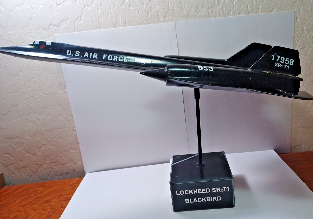 60\'s Lockheed Model US Airforce Titanium ? Contractors SR 71 Blackbird 17\