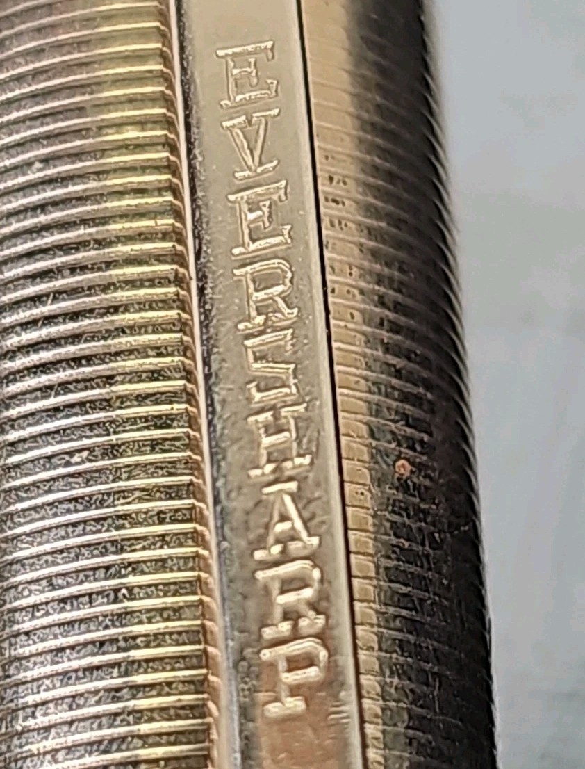 Vintage Eversharp Skyline BlackFountain Pen 14K Gold Nib Gold Trim 40\'s