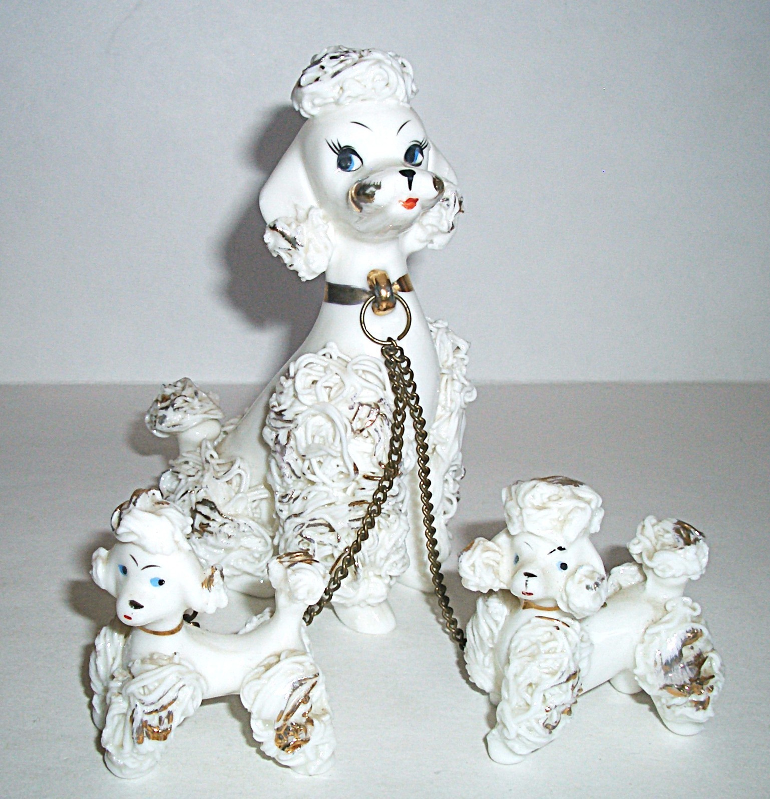 Vtg 1950s White Spaghetti Poodle Gold Trim Mom With 2 Pups On Chain Numbered