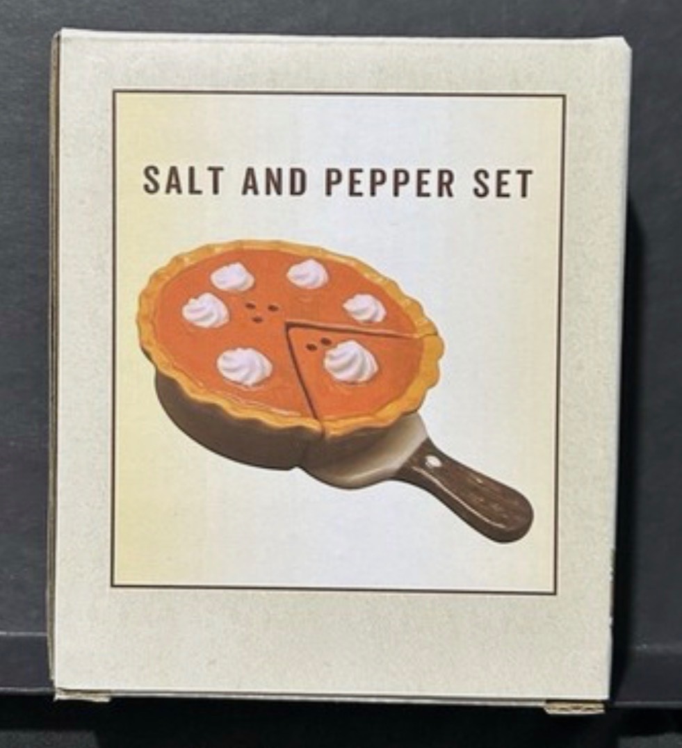 Cracker barrel salt  & Pepper Shaker Set - Thanksgiving - New