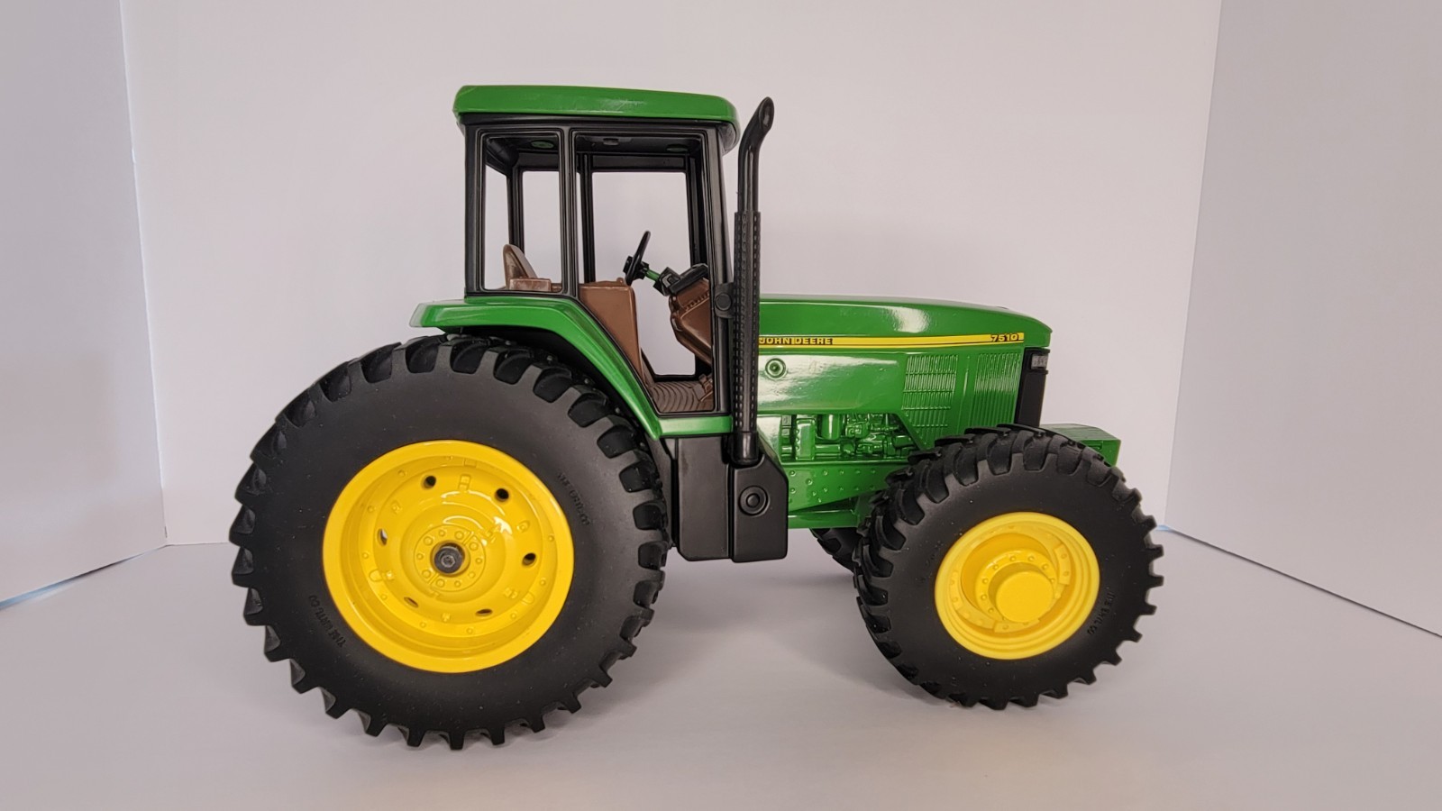 ERTL John Deere 7510 Tractor 1/16 Scale Die Cast Metal 1 of 2500 ERTL John Deere 7510 Tractor 1/16 Scale Die Cast Metal 1 of 2500