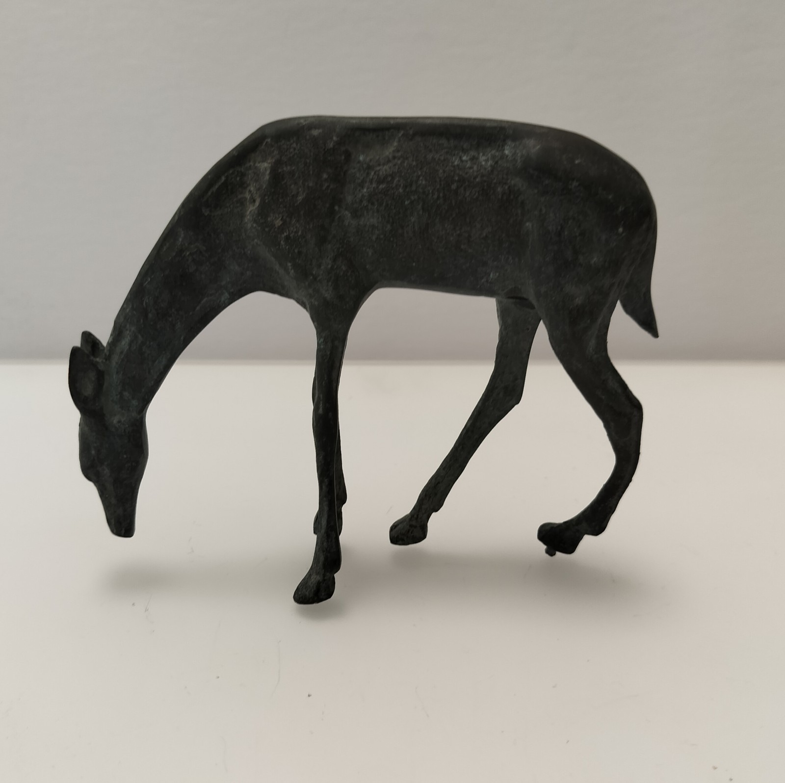 Vintage Brass Fawn Deer Grazing Figurine Statue Home Decor Pre-owned 5