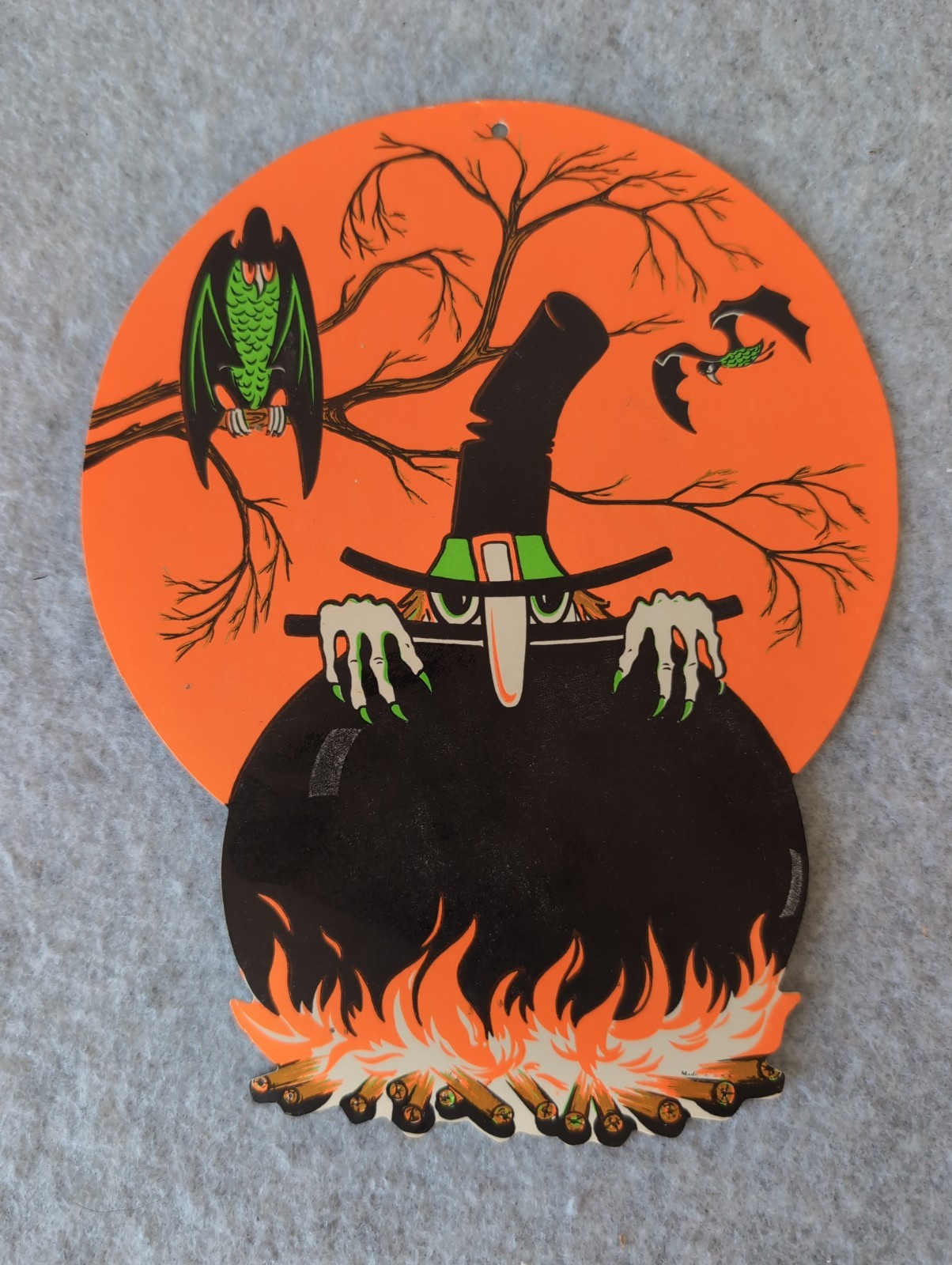 VINTAGE 1960\'S BEISTLE HALLOWEEN SPOOKY WITCH IN CAULDRON DIE CUT DECORATION 8” VINTAGE 1960\'S BEISTLE HALLOWEEN SPOOKY WITCH IN CAULDRON DIE CUT DECORATION 8”