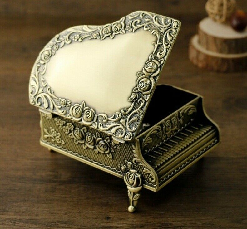 TIN ALLOY GOLD COLOUR  PIANO WIND UP MUSIC BOX  : UNCHAINED MELODY