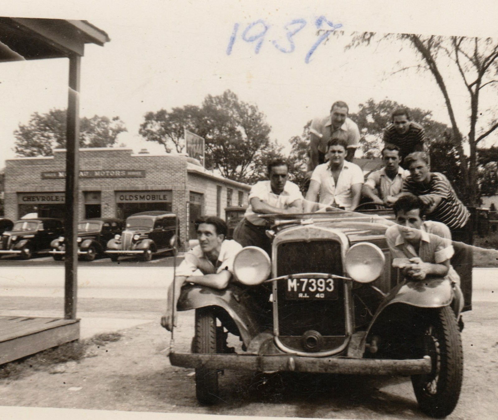 c1940 Cumberland Motors RI Chevrolet Oldsmobile Men on Antique Car Photo