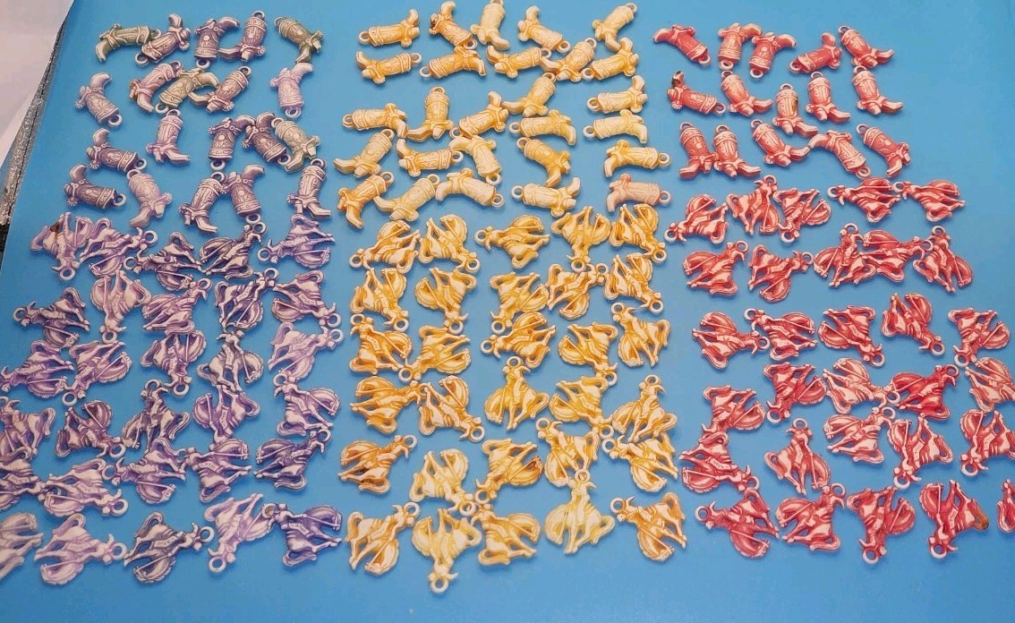 Vintage 1950s Plastic Gumball Charms Lot of 150 - Western Cowboys & Boots Vintage 1950s Plastic Gumball Charms Lot of 150 - Western Cowboys & Boots