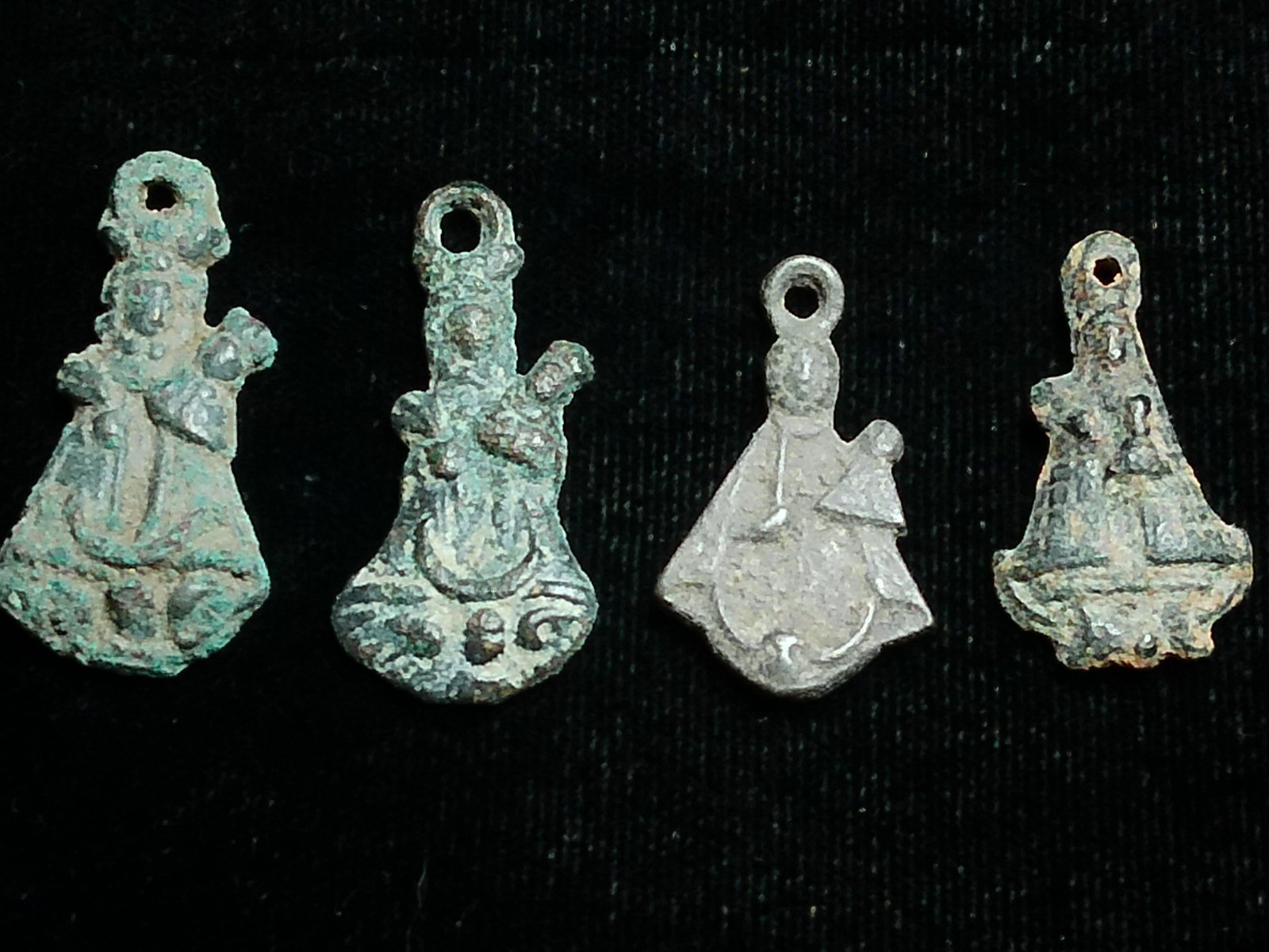 Dug 17th - 18th C Spanish Colonial Pilgrimage / Devotional Medals / Pendants (4)