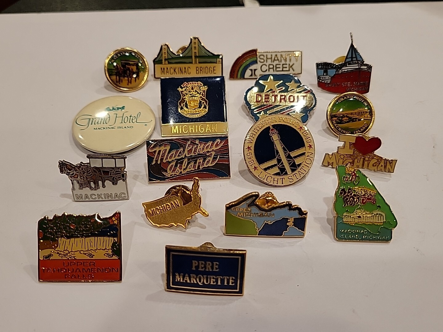 VINTAGE LOT OF (17) MICHIGAN NORTHERN MICHIGAN MACKINAC SOUVENIR PINS VINTAGE LOT OF (17) MICHIGAN NORTHERN MICHIGAN MACKINAC SOUVENIR PINS