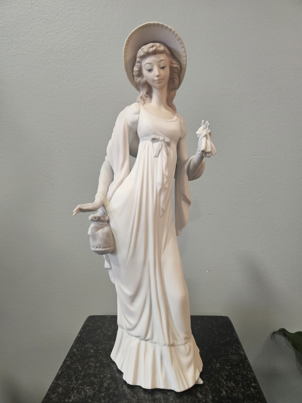 Vintage Retired Lladro DAINTY LADY #1210 Glossy 14\