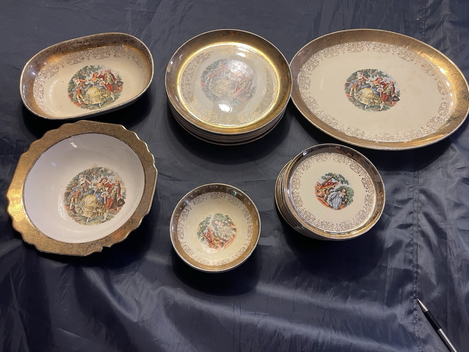 Vintage Crest O Gold Sabin Warranted 22K With Matching Pieces.