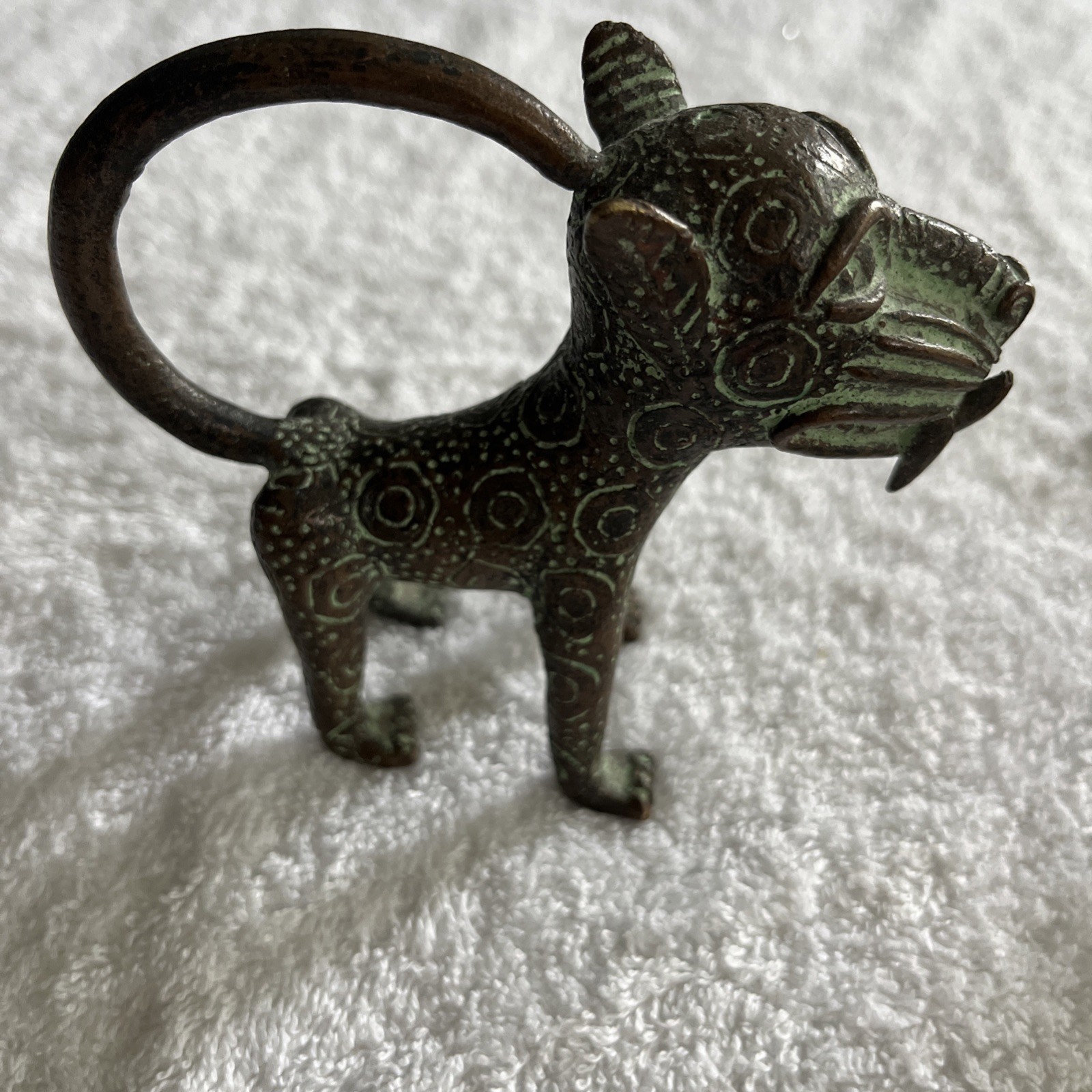 Benin-style cast bronze leopard figurine originating from Nigeria Benin-style cast bronze leopard figurine originating from Nigeria