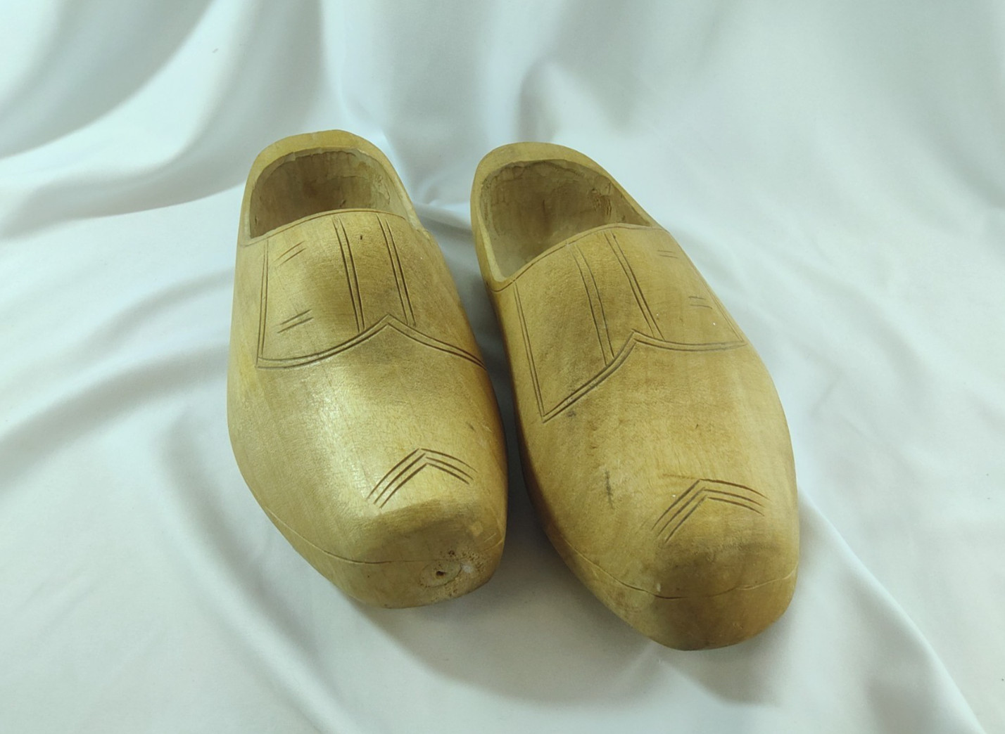 VINTAGE HOLLAND DUTCH WOODEN CLOGS S CARVED CLOGS 9\