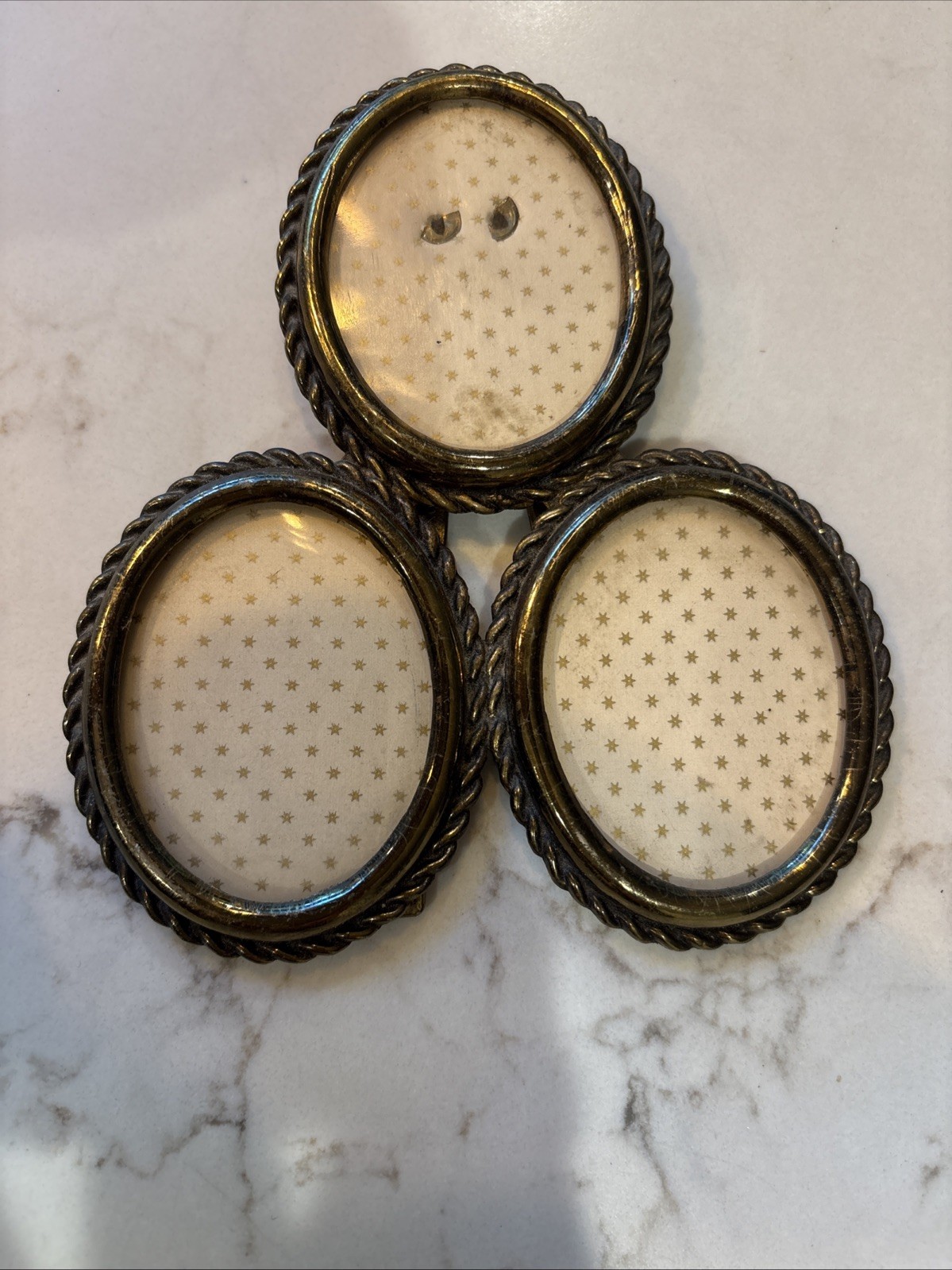 Vtg antique triple oval (triptych) clover-shaped Brass picture frame 5.5” High