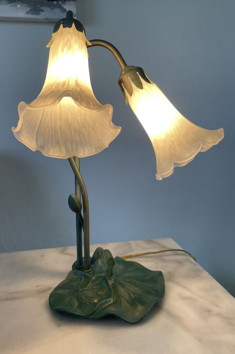 Tiffany Style Lily Pad Table Lamp White Frosted  Art Glass Tulip Shades 16\