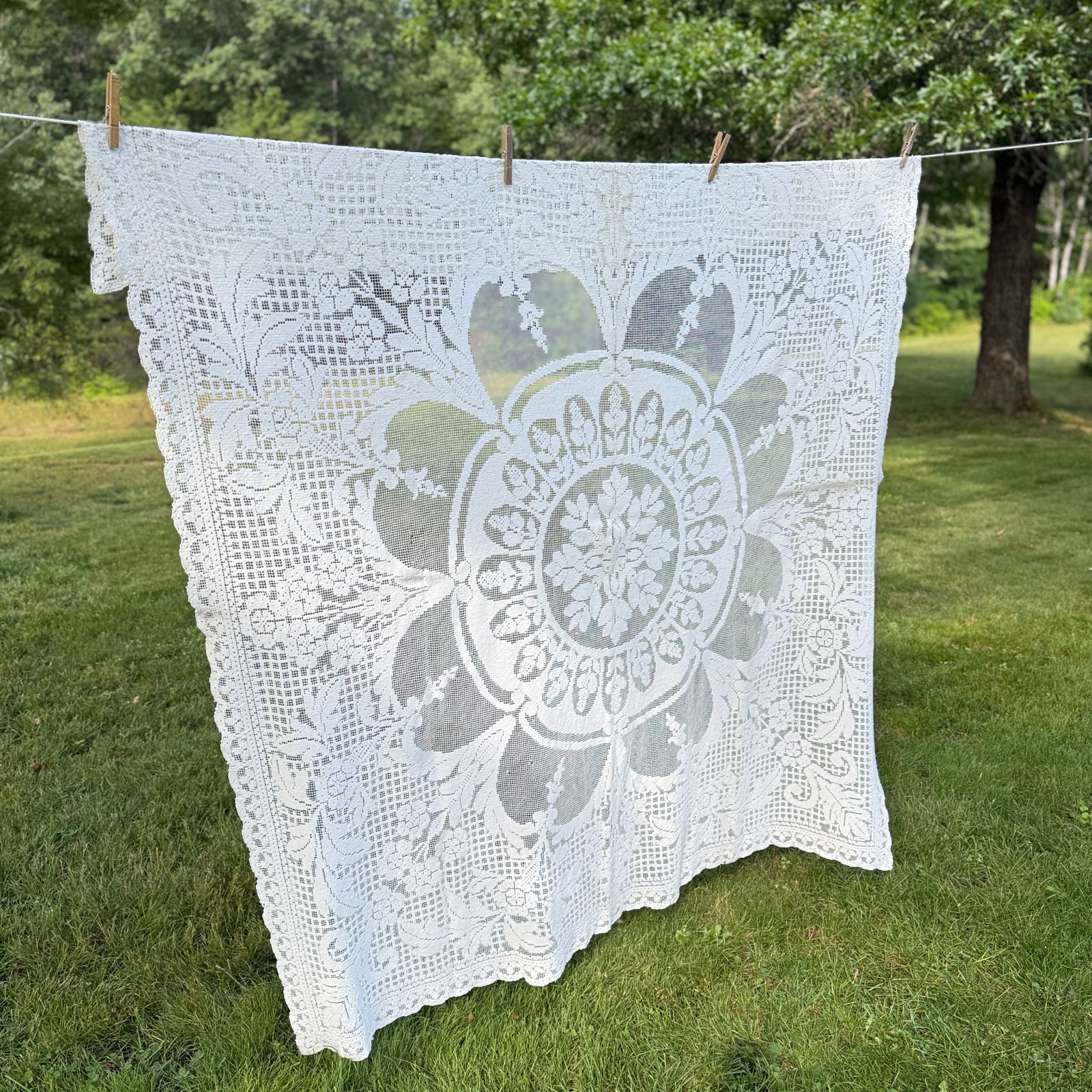 Vintage White Cotton Quaker Lace Square Tablecloth 3 Tiny Flaws 68 X 70 inches