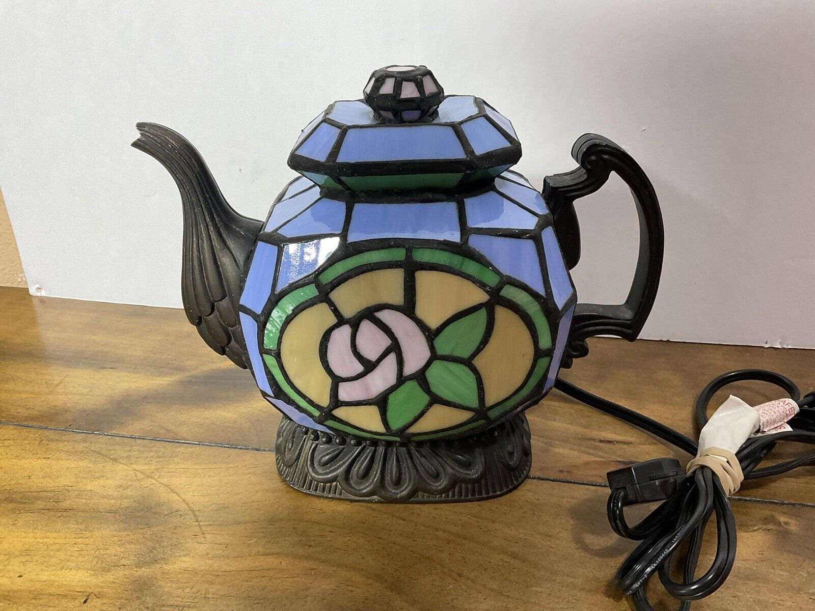 Vtg Stained Glass Cheyenne Floral Tea Pot Electric Table Lamp -8.5 X 8