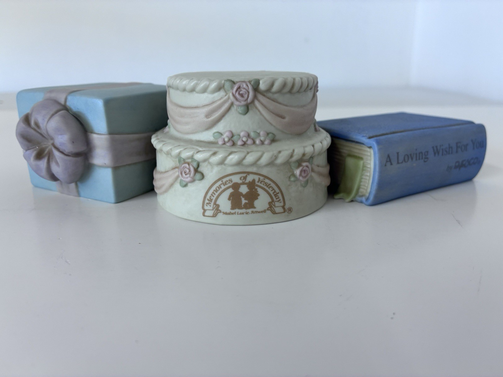 Enesco Giftable Porcelain Displayer 1994 MIB #MYA052 2