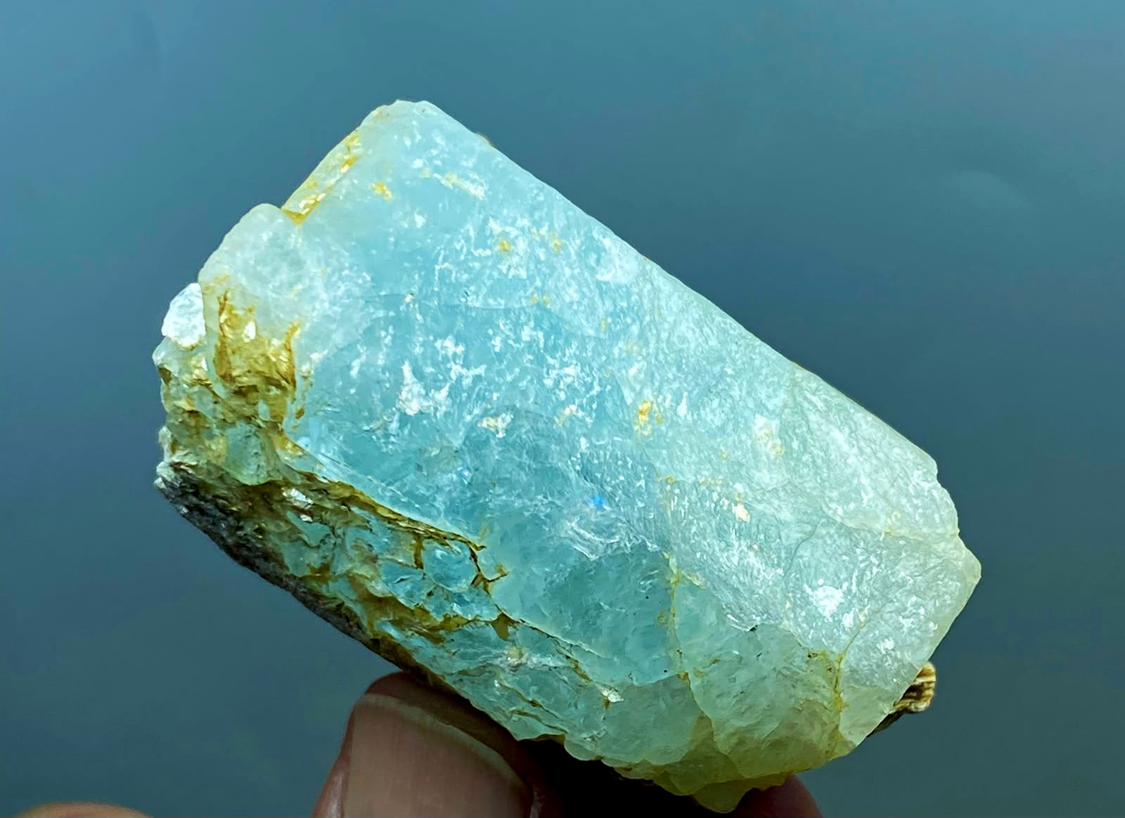 399 Carats Natural Rare Aquamarine Crystal Specimen Skardu Pakistan