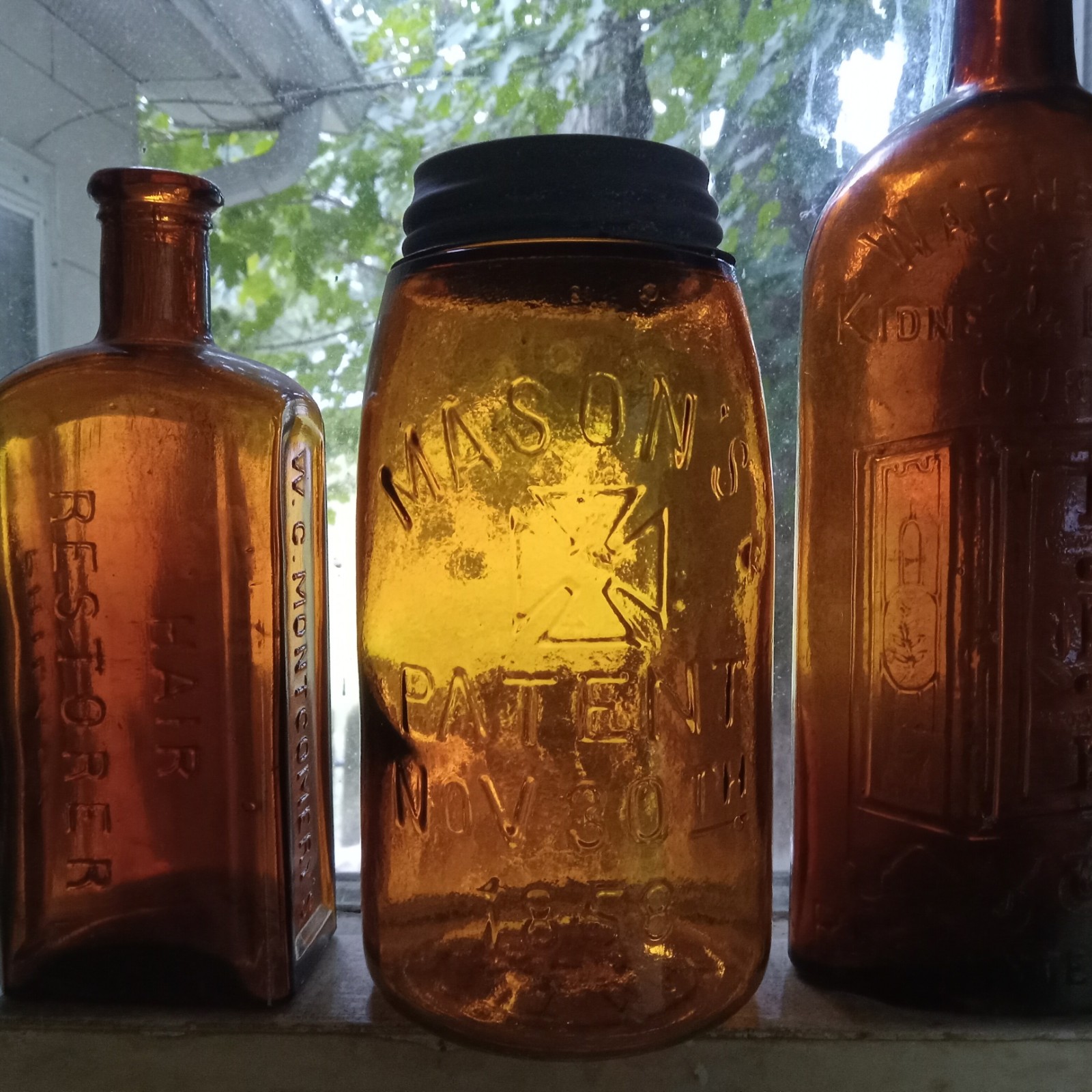 PRETTY GOLDEN AMBER MASON\'S HERO CROSS PATENT 1858 QUART FRUIT JAR &ORIGINAL LID PRETTY GOLDEN AMBER MASON\'S HERO CROSS PATENT 1858 QUART FRUIT JAR &ORIGINAL LID