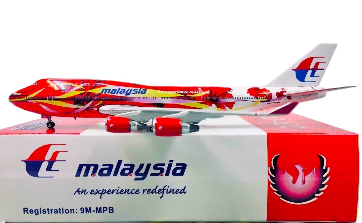 Phoenix 04403 Malaysia Airlines Boeing 747-400 9M-MPD Diecast 1/400 Jet Model