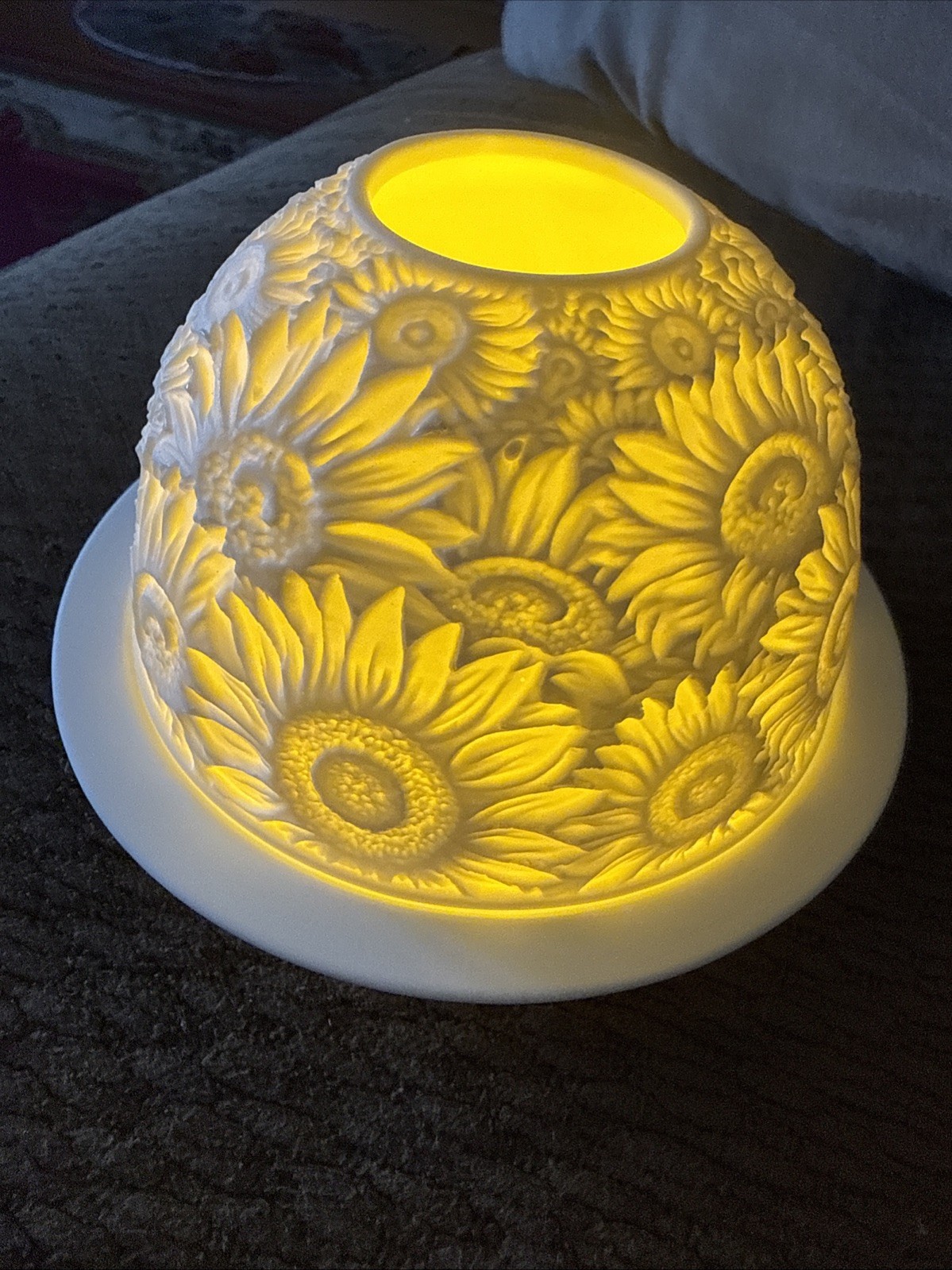 What A Beautiful 3D “Sunflowers” 2 Piece Ceramic Candle Holder W/candle What A Beautiful 3D “Sunflowers” 2 Piece Ceramic Candle Holder W/candle