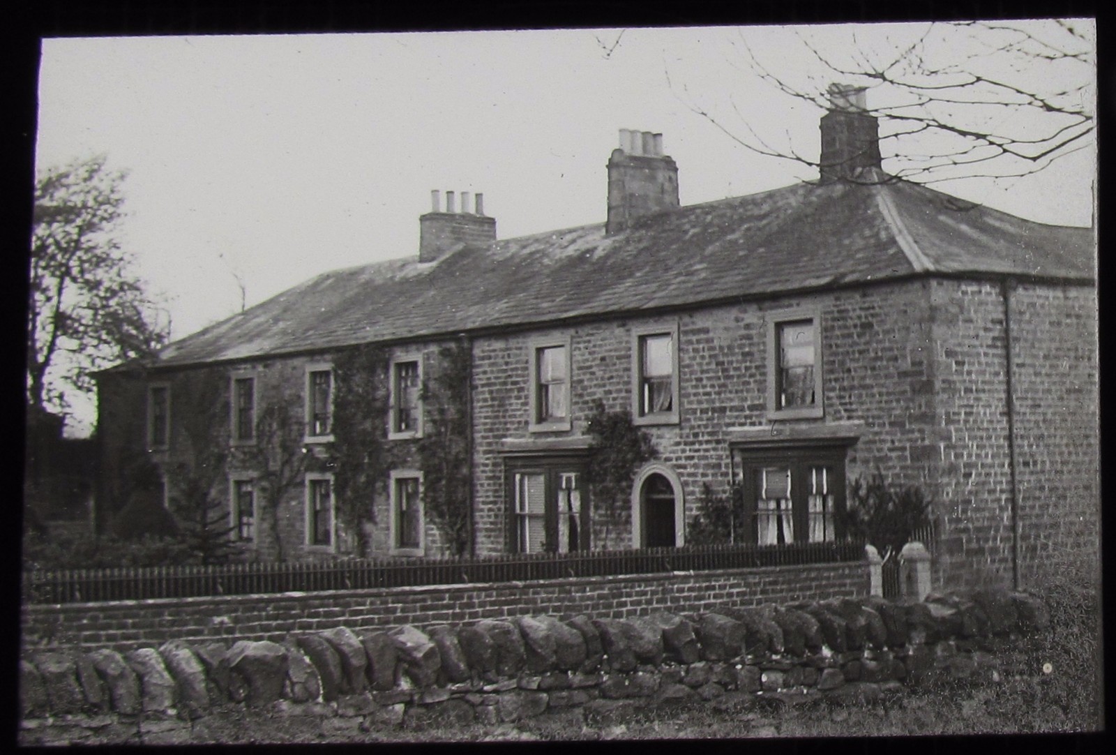 Glass Magic Lantern Slide ROW OF HOUSES BOWES C1910 PHOTO ENGLAND Glass Magic Lantern Slide ROW OF HOUSES BOWES C1910 PHOTO ENGLAND