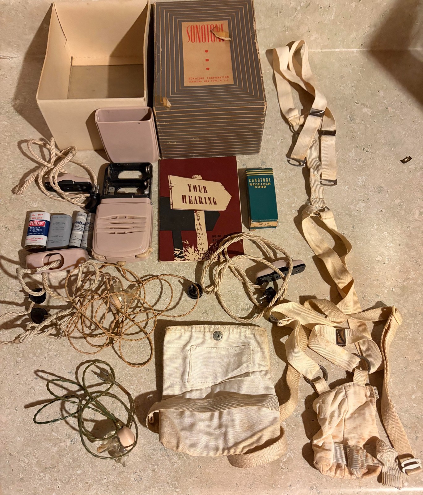 Vintage 1945 Sonotone 700 Hearing Aid Boxed Set w/ Manual Harness - Batteries Vintage 1945 Sonotone 700 Hearing Aid Boxed Set w/ Manual Harness - Batteries